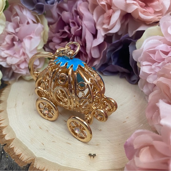 Cinderella’s Royal Blue & Gold Crystal Carriage Keychain - Picture 9 of 11